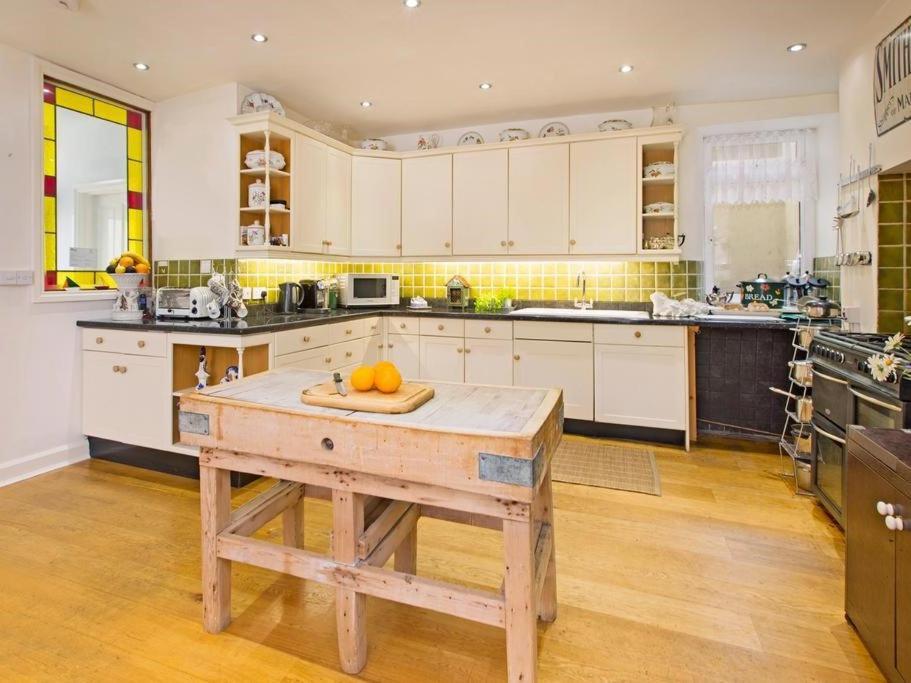 Bed and Breakfast Anchor House Dartmouth Esterno foto